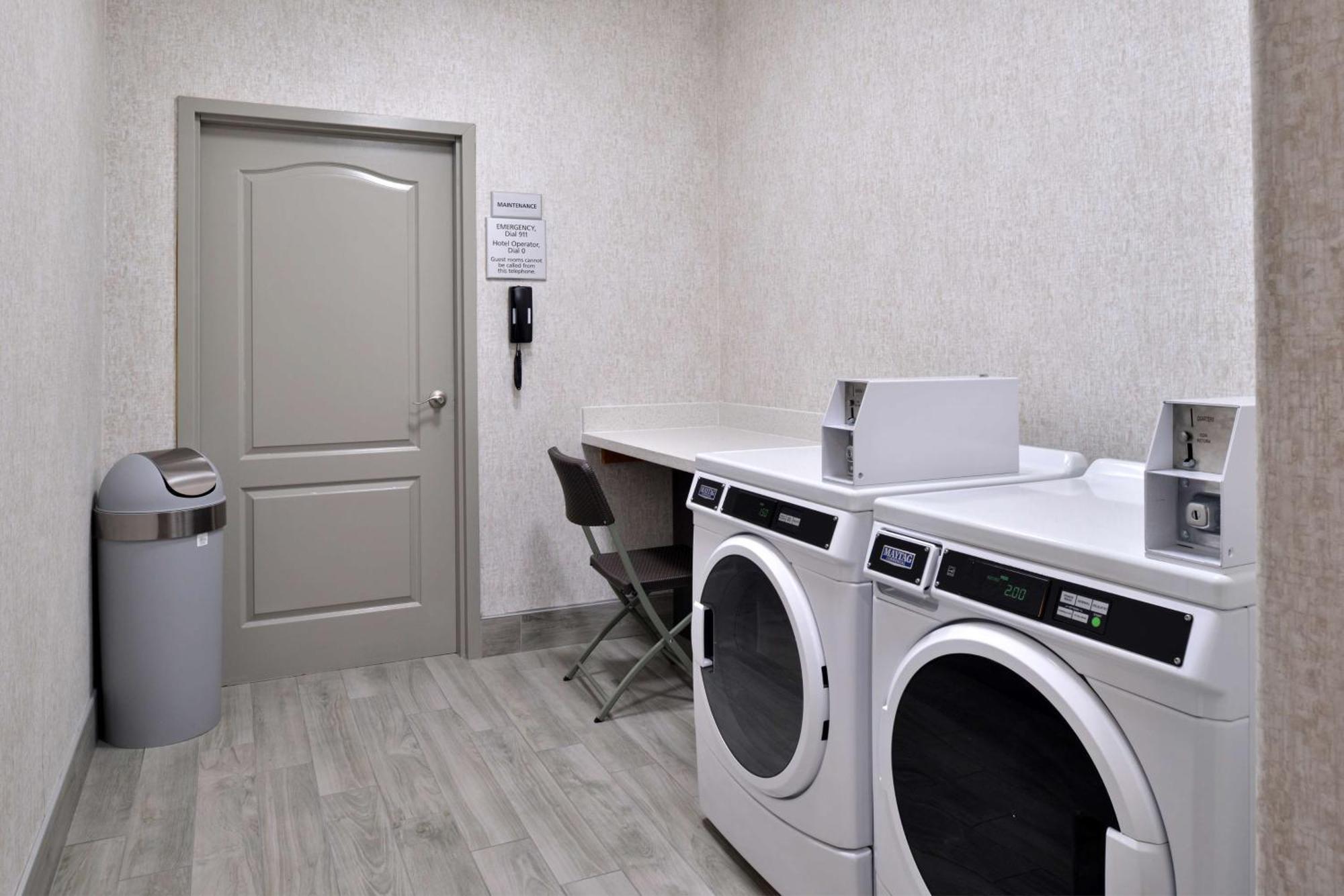 Hampton Inn Kansas City Northeast Екстериор снимка