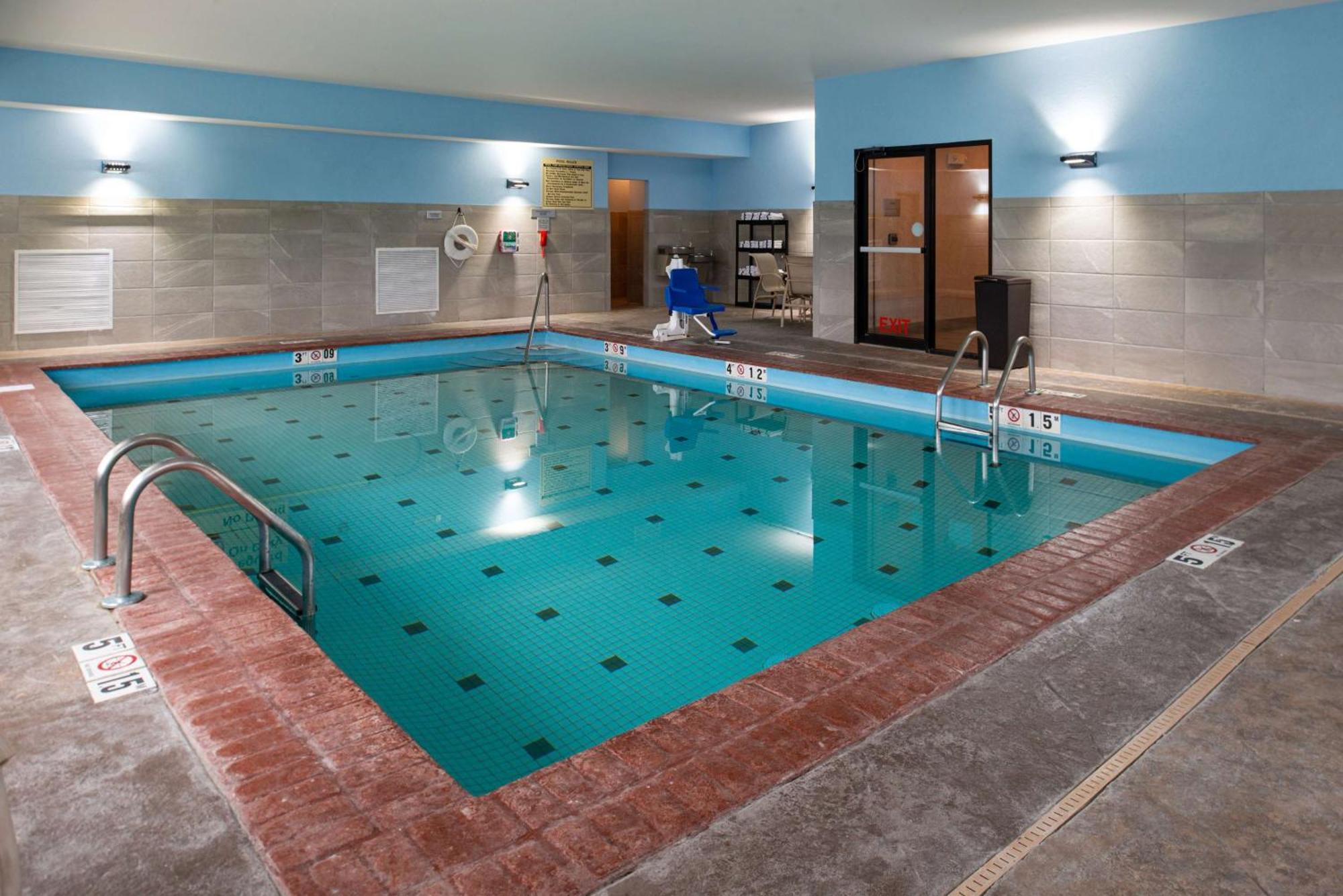 Hampton Inn Kansas City Northeast Екстериор снимка