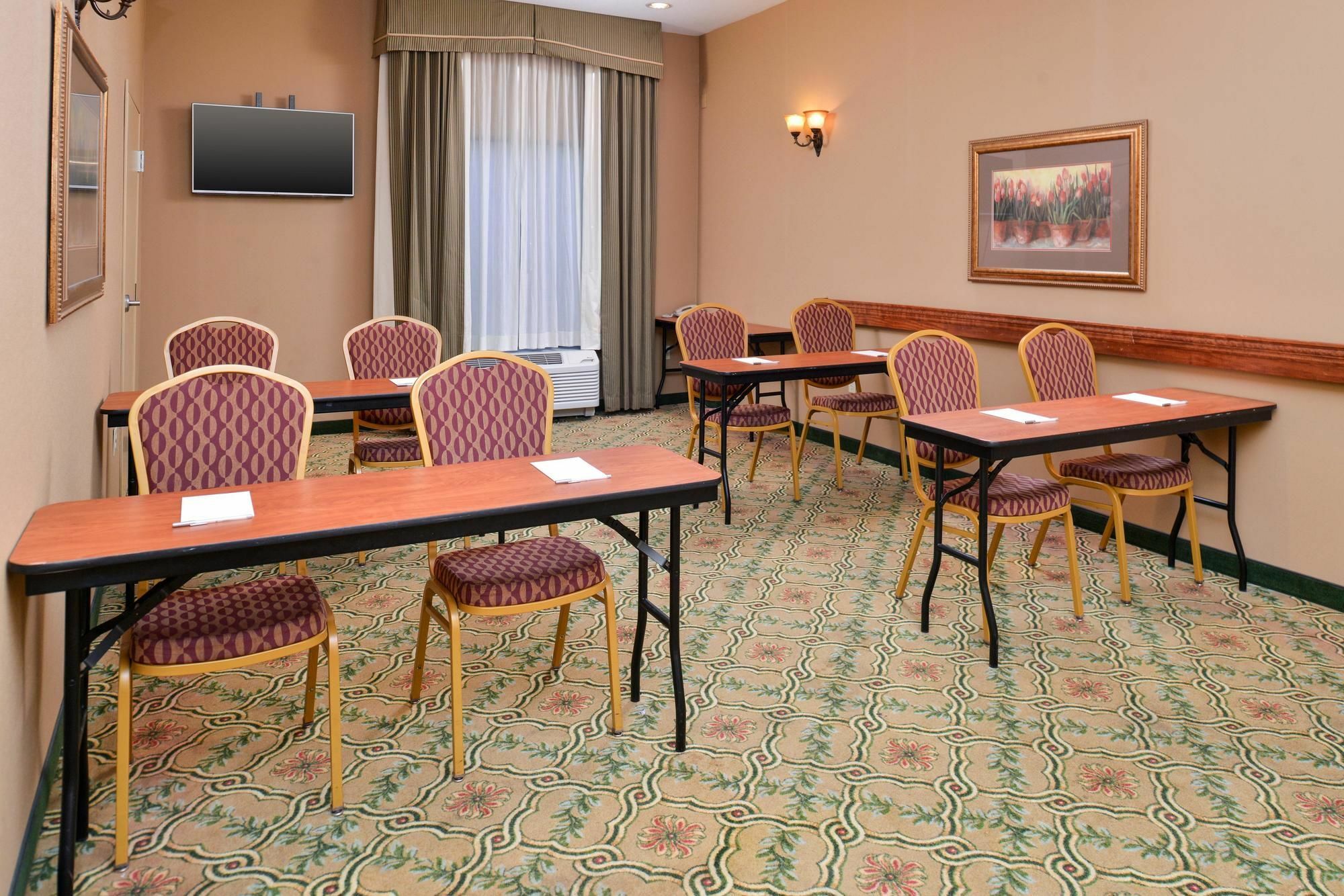 Hampton Inn Kansas City Northeast Екстериор снимка