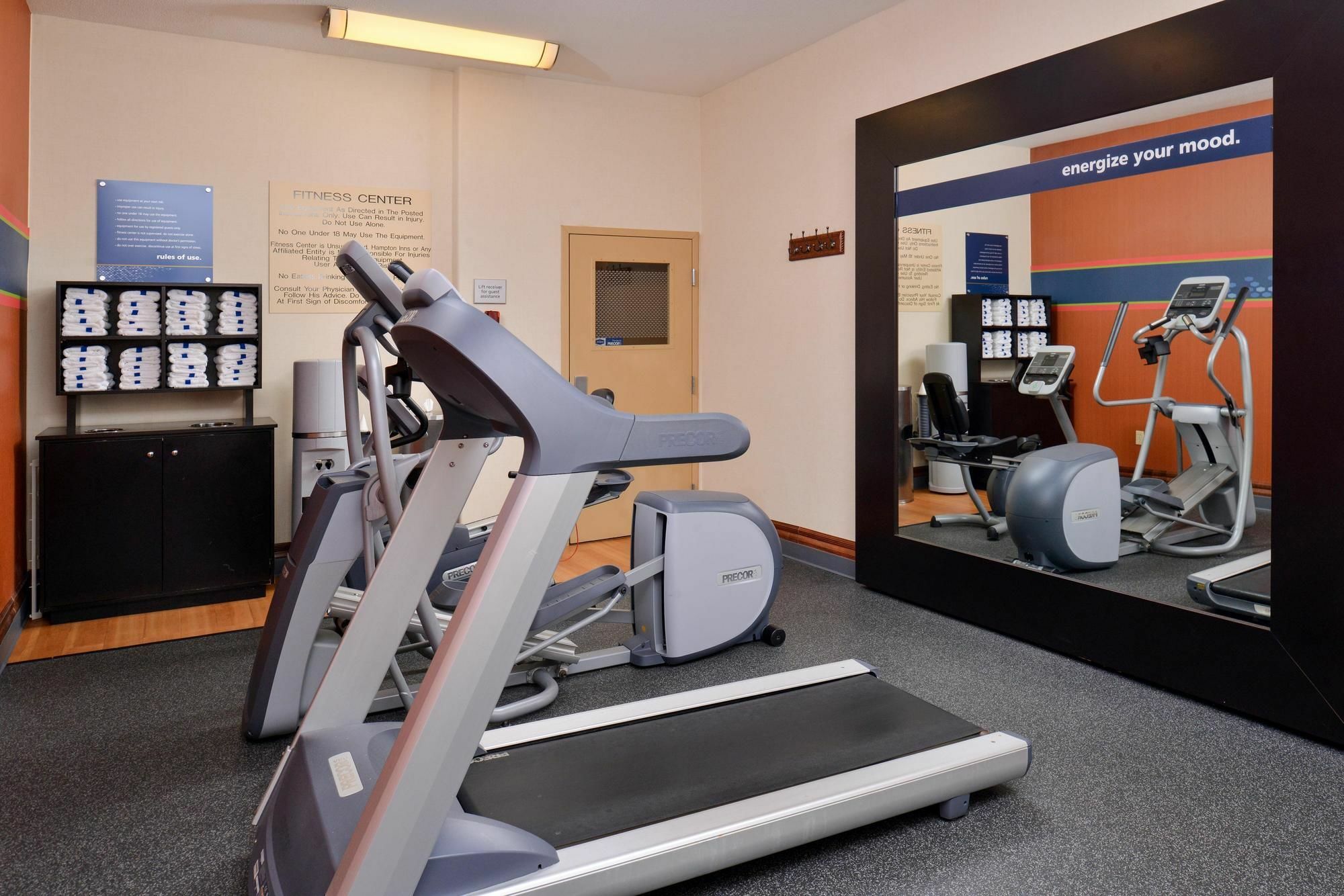 Hampton Inn Kansas City Northeast Екстериор снимка